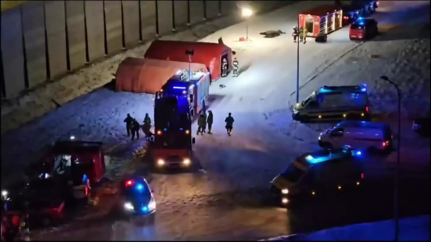 Pożar w domu seniora w Wiązownie. Duża akcja ewakuacyjna pensjonariuszy. Film: PSP Otwock