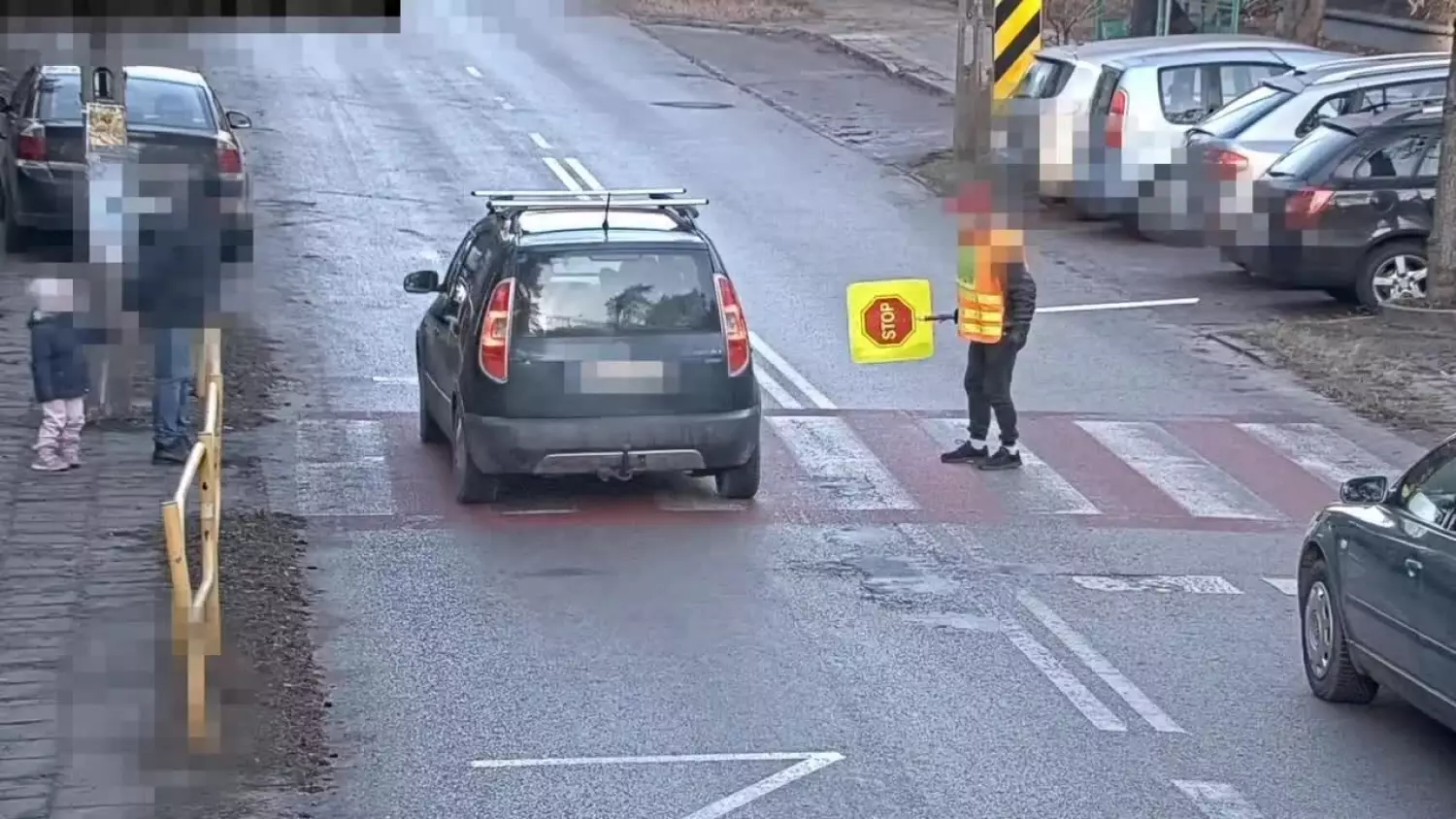 47 punktów karnych dla sprawczyni za piracką jazdę przy szkole!